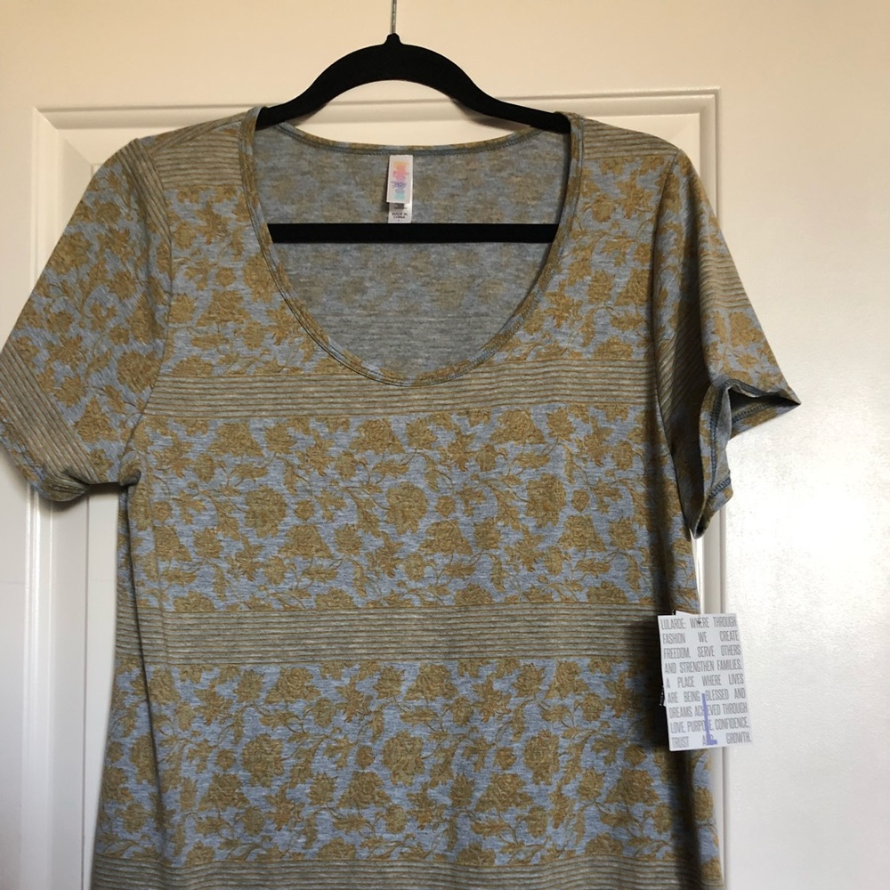LuLaRoe Classic T, size large